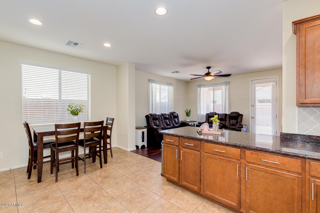 2133 South Martingale Road Gilbert, AZ 85295 - Photo 14 of 54 18-Martingale