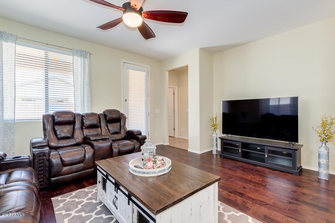 2133 South Martingale Road Gilbert, AZ 85295 - Photo 4 of 54 Great Room