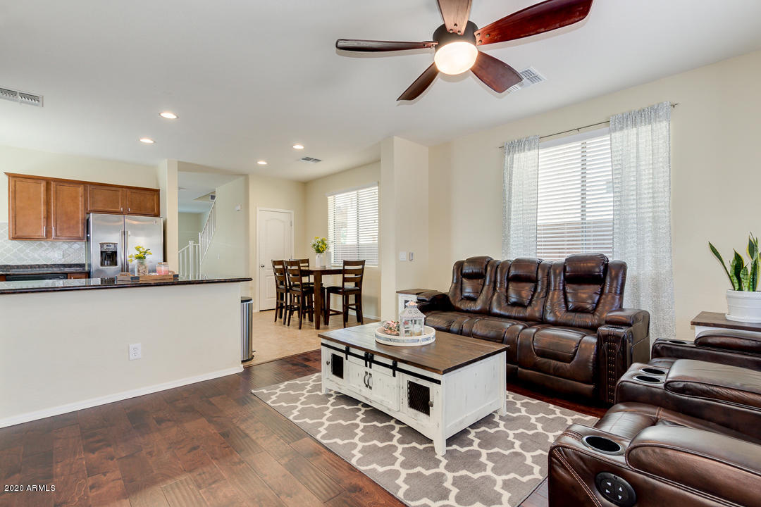 2133 South Martingale Road Gilbert, AZ 85295 - Photo 7 of 54 Open and Inviting great room!