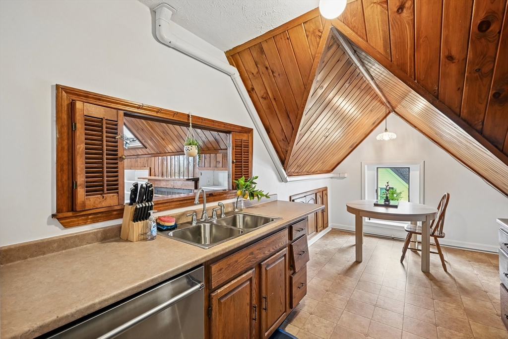 325 Mammoth Road, Unit 3 Lowell, MA 01854 - Photo 11 of 38