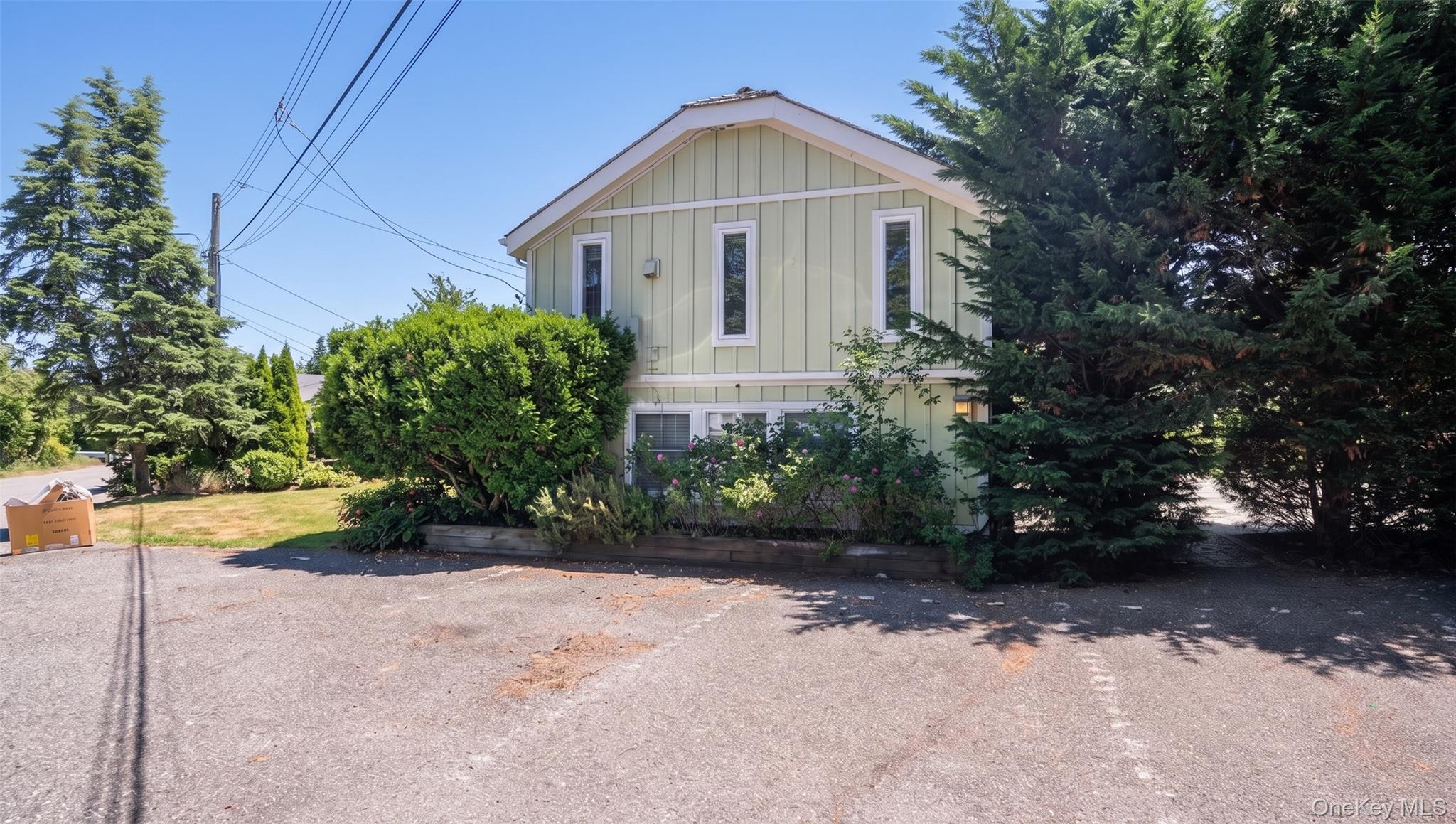 127 Inlet Road Hampton Bays, NY 11946 - Photo 10 of 24