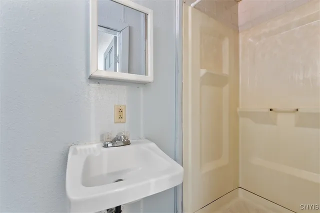 $400,000 | 318 East Division Street, Syracuse, NY 13208