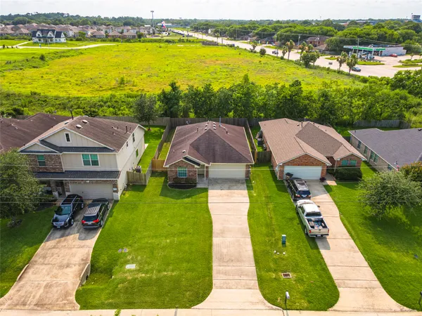 $219,900 | 4131 Country Club Drive, Dickinson, TX 77539