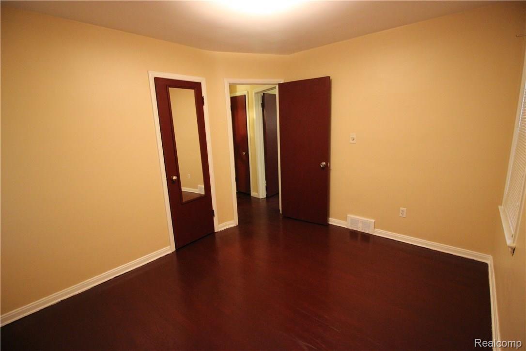 9554 Inkster Road Redford, MI 48239 - Photo 18 of 30 IMG_5865.JPG