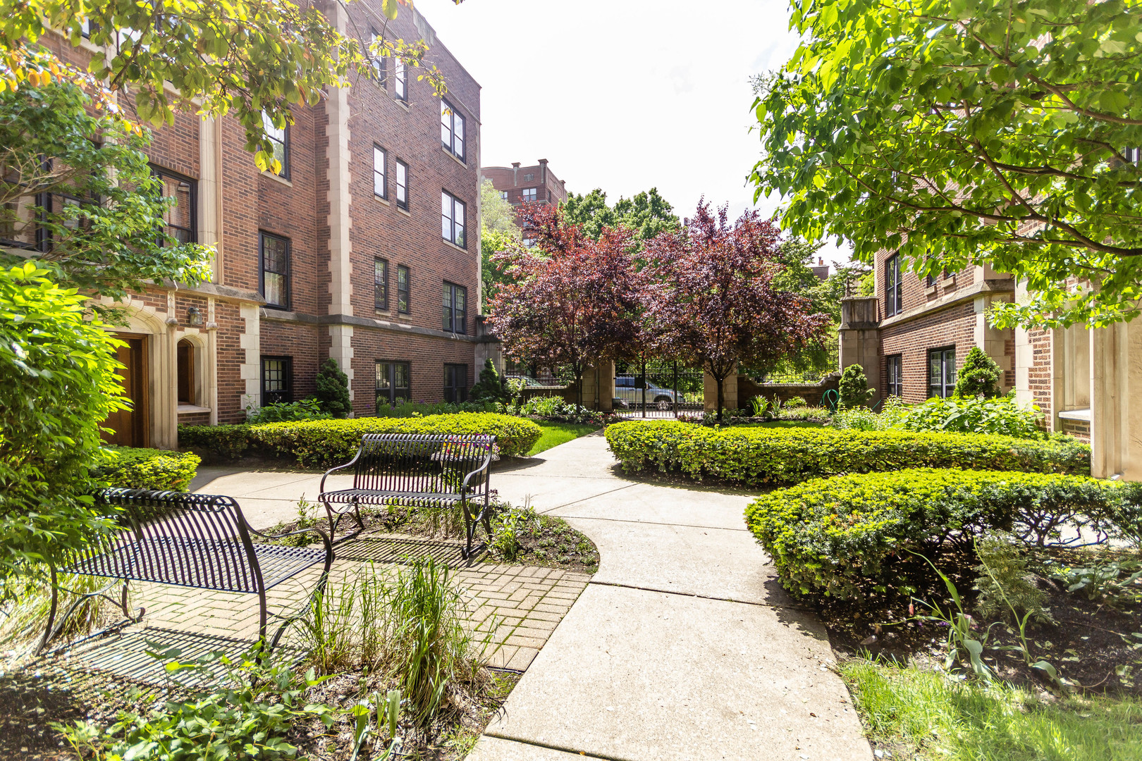 1360 East Madison Park, Unit B Chicago, IL 60615 - Photo 2 of 19 a view of a patio with a yard