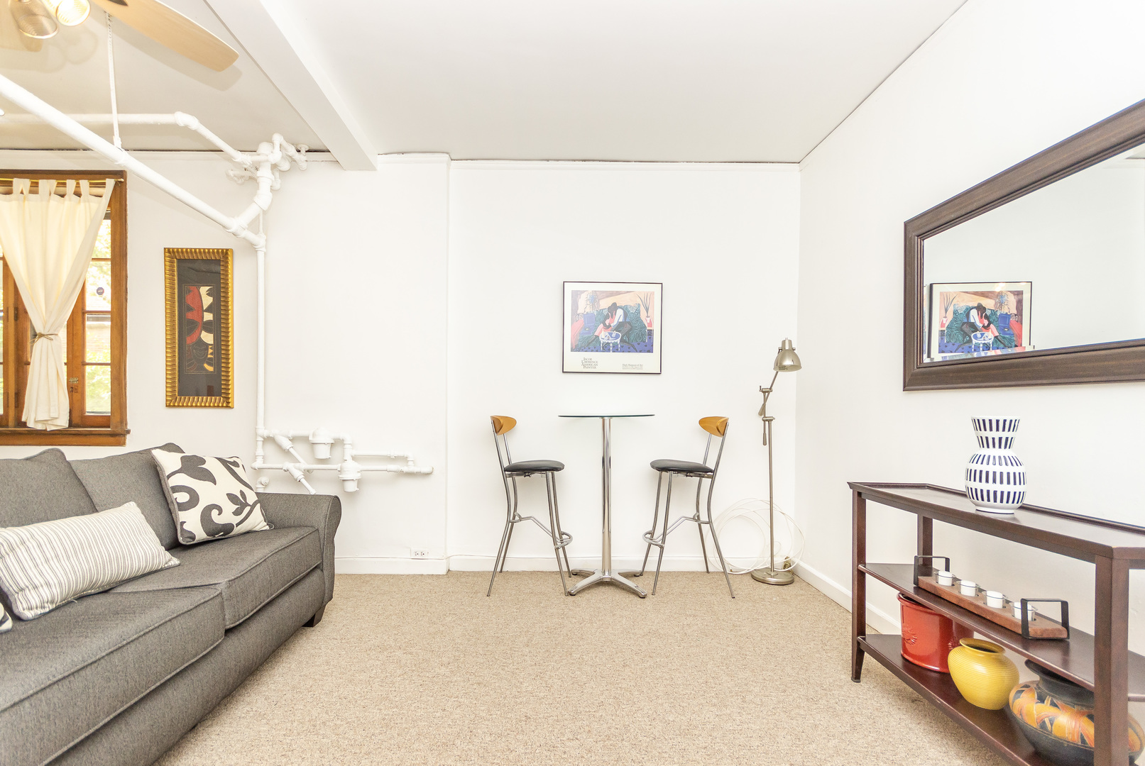 1360 East Madison Park, Unit B Chicago, IL 60615 - Photo 16 of 19 a living room with furniture