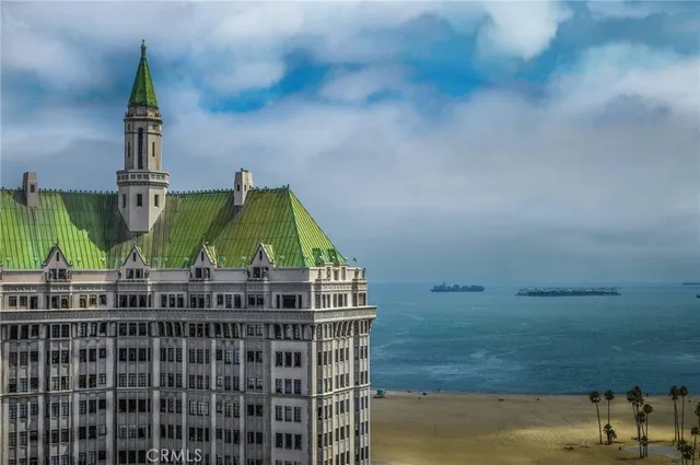 a tall building with a outdoor space