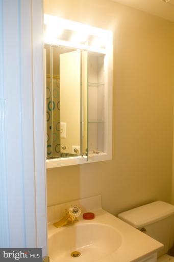 3026 South Glebe Road, Unit 3026 Arlington, VA 22206 - Photo 2 of 29 Bath 4