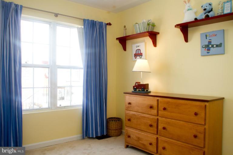 3026 South Glebe Road, Unit 3026 Arlington, VA 22206 - Photo 3 of 29 Bedroom 2