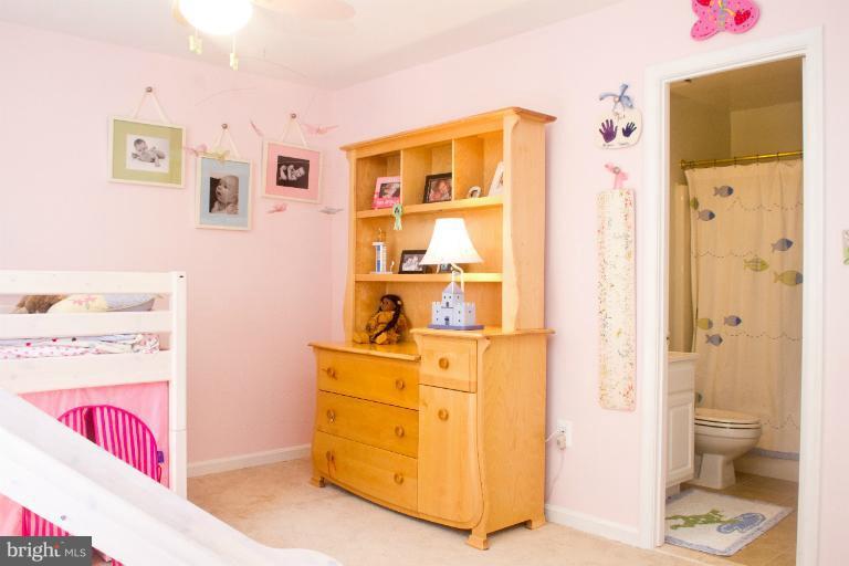3026 South Glebe Road, Unit 3026 Arlington, VA 22206 - Photo 21 of 29 Bedroom 3