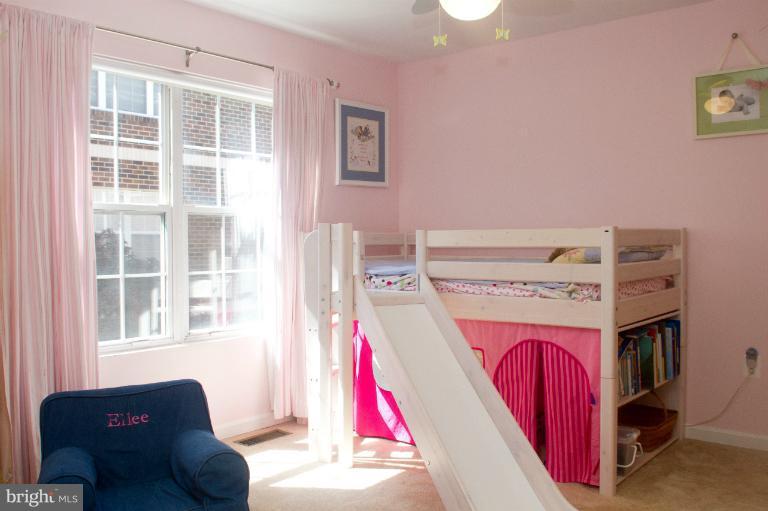 3026 South Glebe Road, Unit 3026 Arlington, VA 22206 - Photo 22 of 29 Bedroom 3