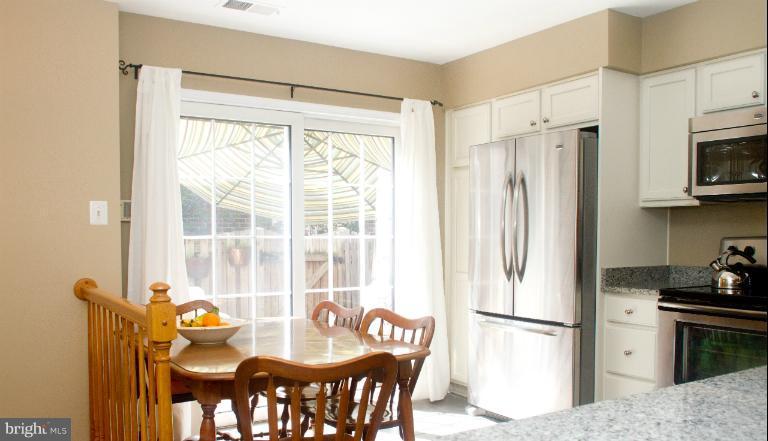 3026 South Glebe Road, Unit 3026 Arlington, VA 22206 - Photo 23 of 29 Eat-in Kitchen