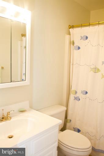 3026 South Glebe Road, Unit 3026 Arlington, VA 22206 - Photo 25 of 29 Bath 3