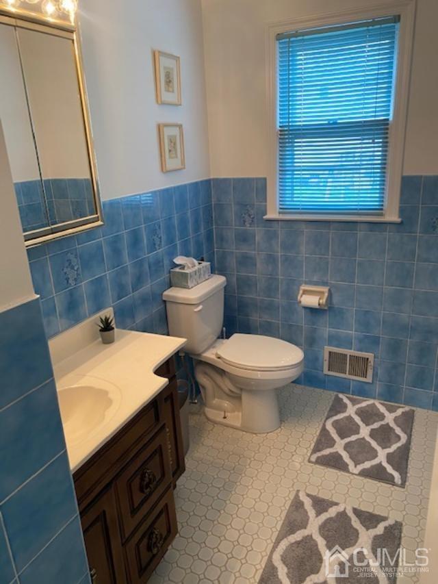 75 Deerfield Road East Brunswick, NJ 08816 - Photo 7 of 27 Gallery Image 7