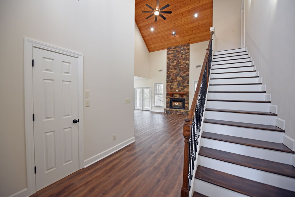 96 Lindsey Lane Blue Ridge, GA 30513 - Photo 4 of 27 Gallery Image 4