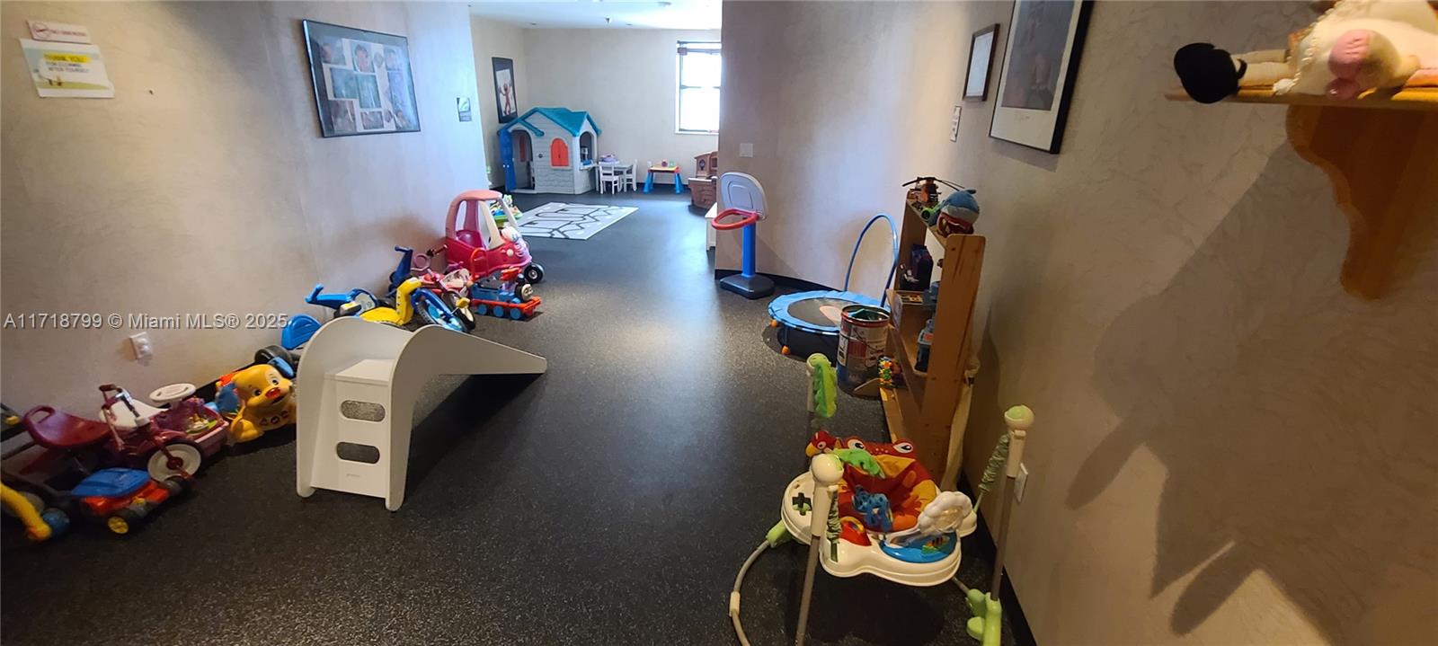 5757 Collins Avenue, Unit 1604 Miami Beach, FL 33140 - Photo 33 of 57 Kids play room
