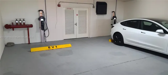 $950,000 | 5757 Collins Avenue, Unit 1604, Miami Beach, FL 33140