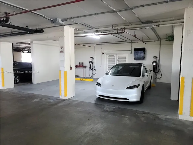 $950,000 | 5757 Collins Avenue, Unit 1604, Miami Beach, FL 33140