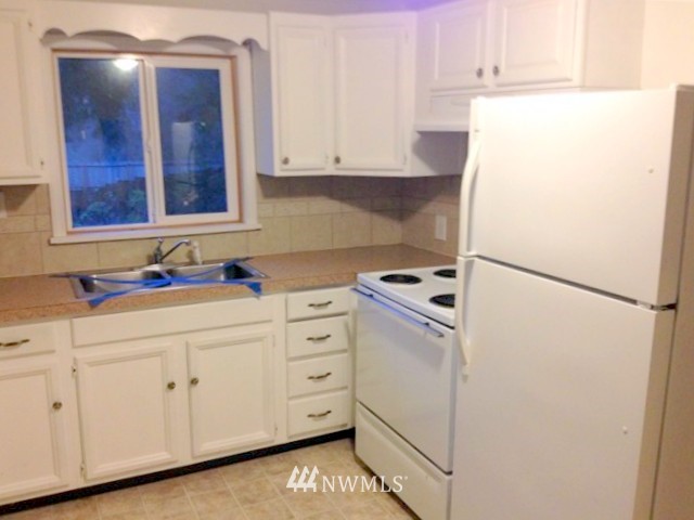 5845 Southwest Old Clifton Road Port Orchard, WA 98367 - Photo 6 of 9 Gallery Image 6