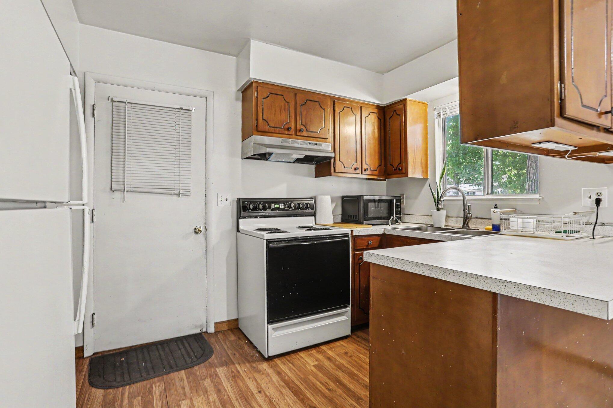 16 Oak Grove Road Springfield, MI 49037 - Photo 8 of 28 007_file_8232
