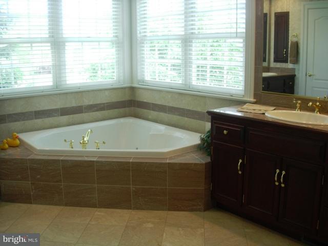 48 Sunset Circle Lititz, PA 17543 - Photo 11 of 25 Gallery Image 11