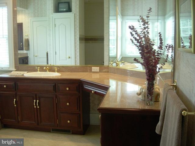 48 Sunset Circle Lititz, PA 17543 - Photo 10 of 25 Gallery Image 10