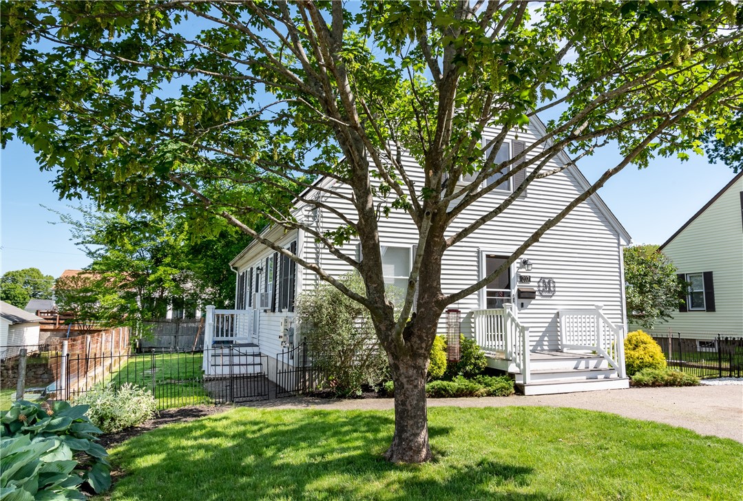 207 Phillips Street Woonsocket, RI 02895 - Photo 2 of 24