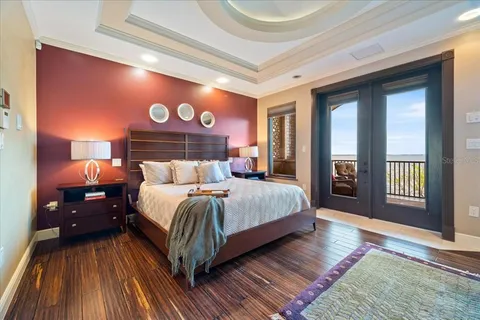 a view of a livingroom with furniture and a ceiling fan