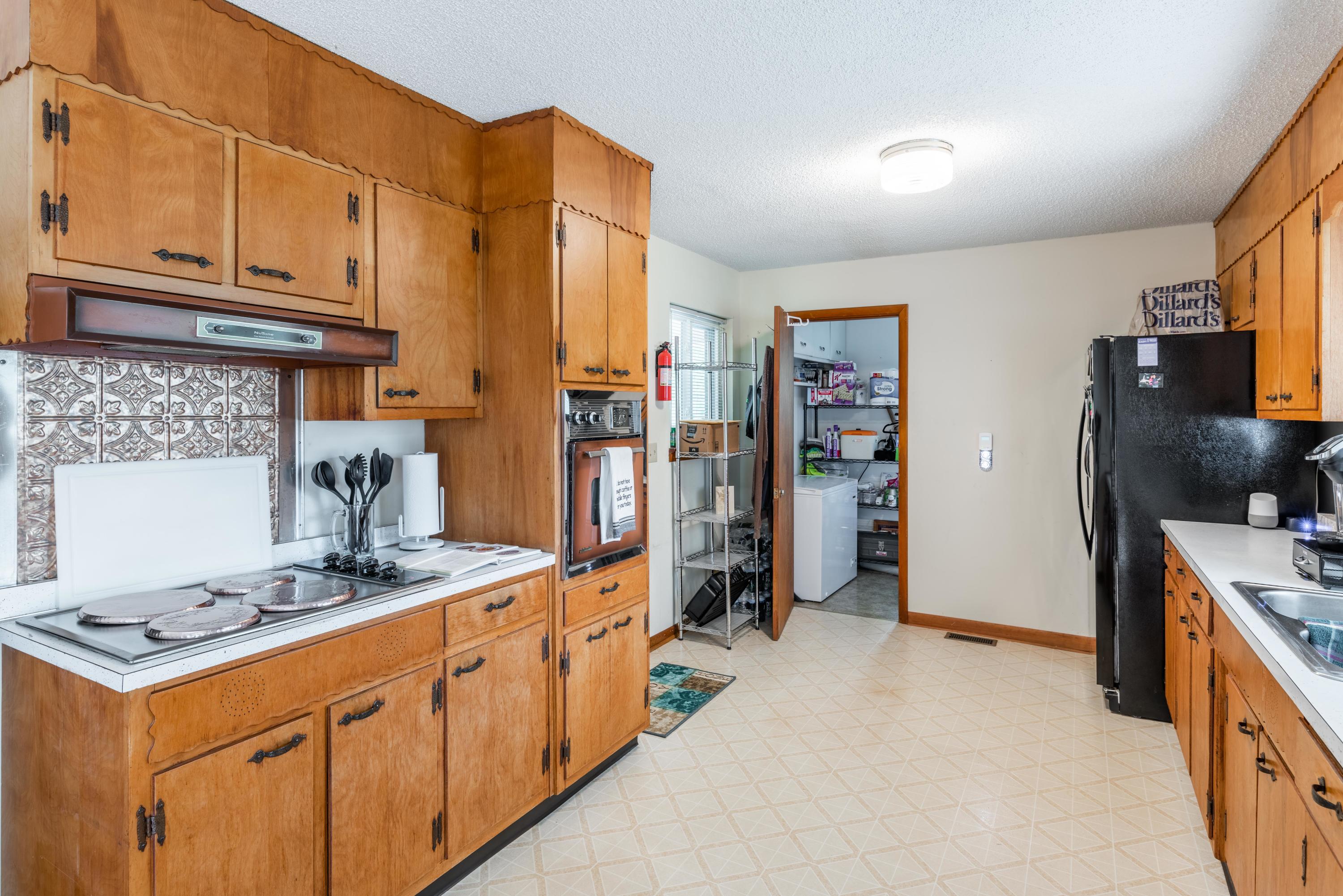 4502 Dumac Road Chattanooga, TN 37416 - Photo 8 of 22 kitchen w/pantry/laundry