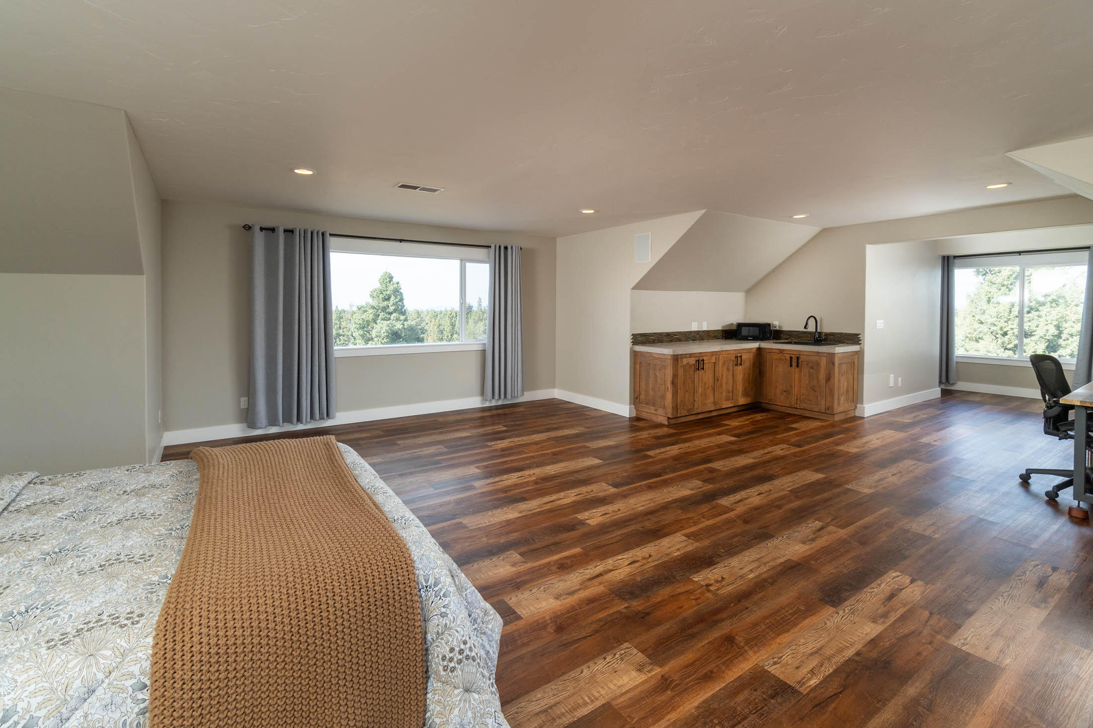 23160 Rickard Road Bend, OR 97702 - Photo 15 of 48 Studio over garage