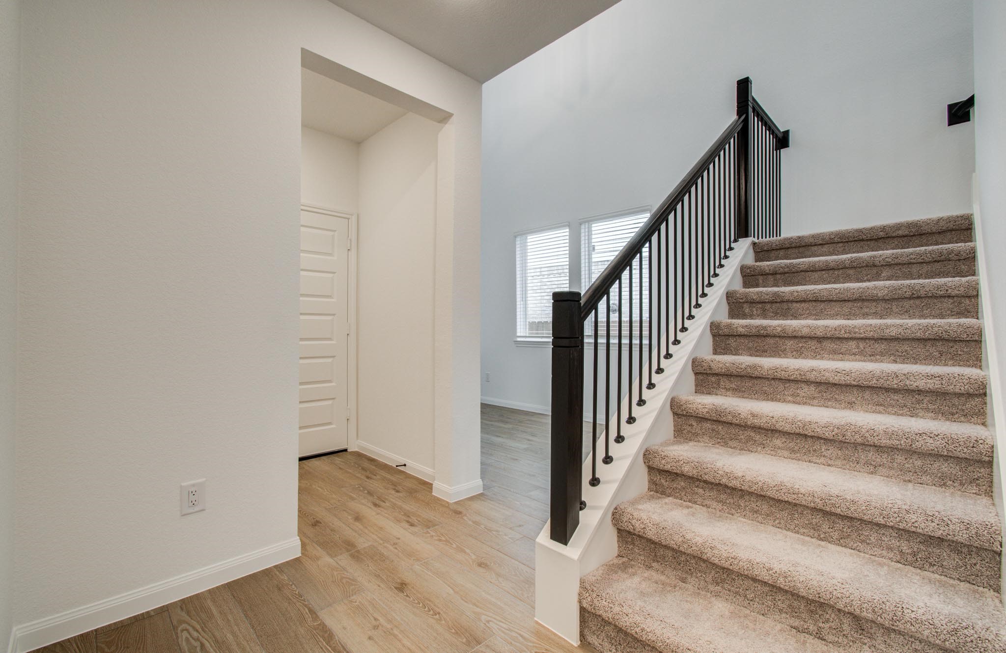 7231 Yarrow Blossom Court Katy, TX 77493 - Photo 34 of 49 a view of entryway with wooden floor