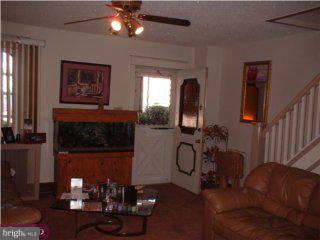 914 Edgemore Road Philadelphia, PA 19151 - Photo 2 of 4 Gallery Image 2
