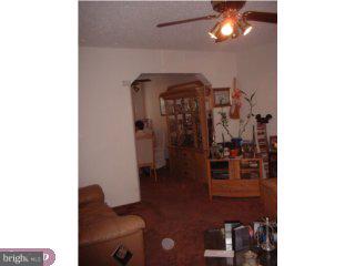 914 Edgemore Road Philadelphia, PA 19151 - Photo 3 of 4 Gallery Image 3