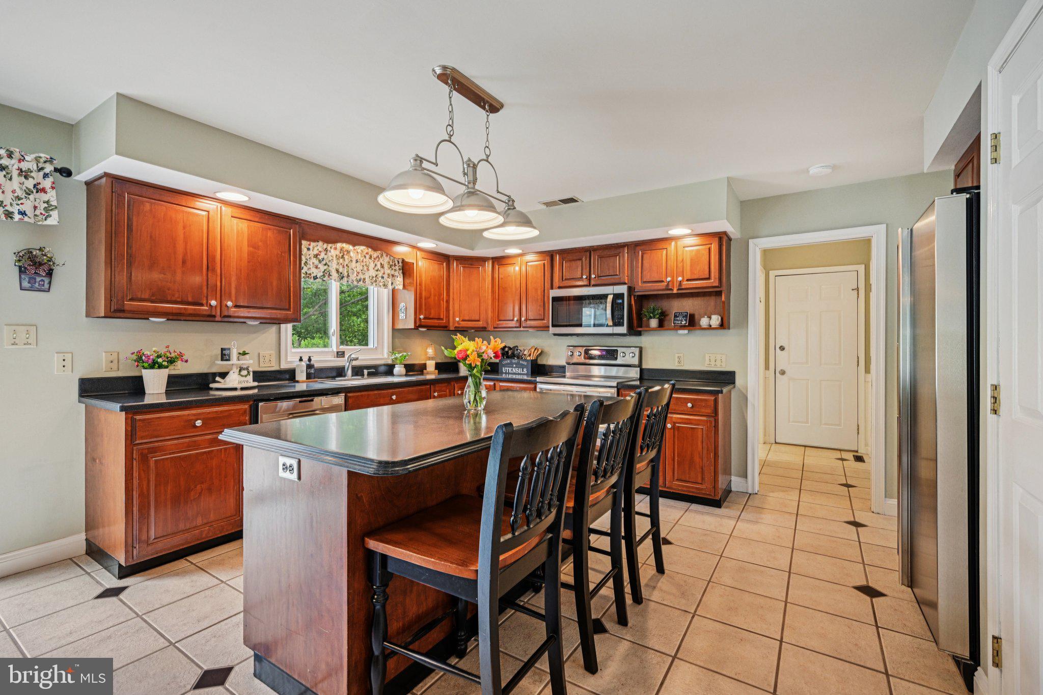 1325 Wynewood Road Orefield, PA 18069 - Photo 10 of 35 Gallery Image 10