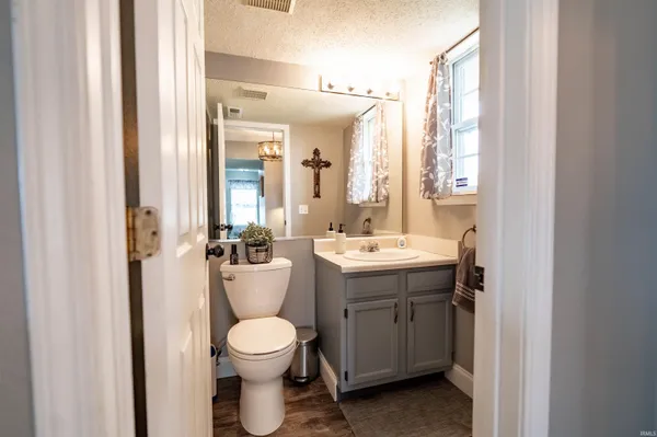 $259,900 | 940 Shore Bend Boulevard, Kokomo, IN 46902