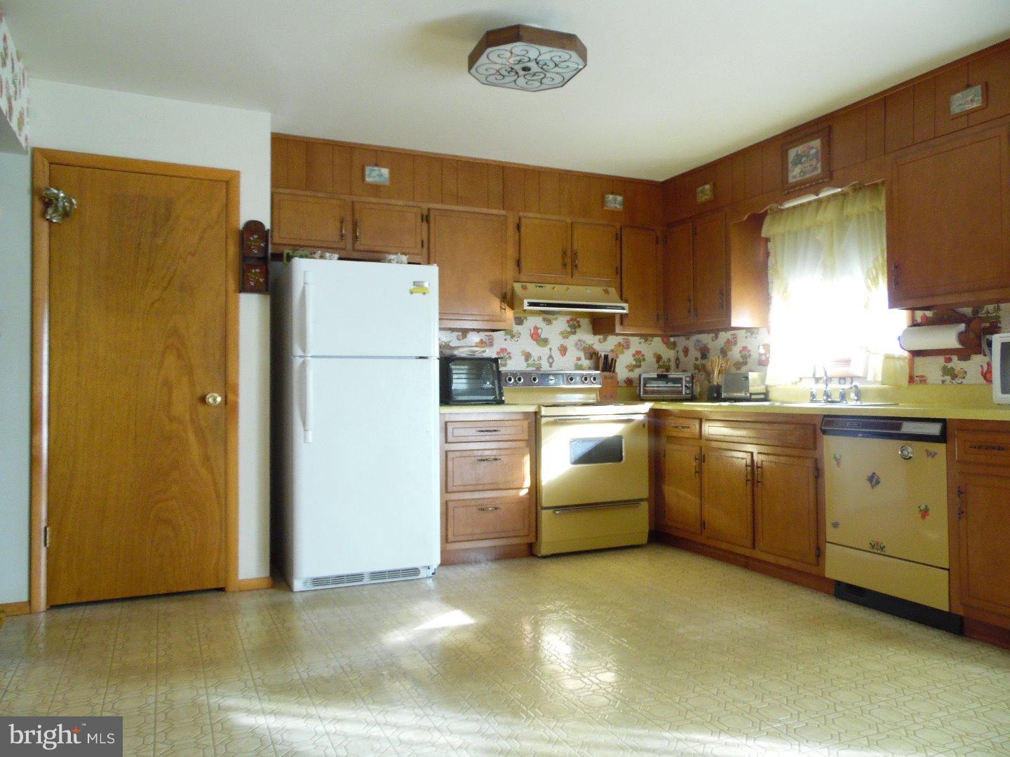 3566 Golden Key Road Kempton, PA 19529 - Photo 6 of 25 Kitchen