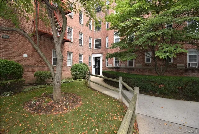 $1,800 | 770 Bronx River Road, Unit A26, Bronxville, NY 10708