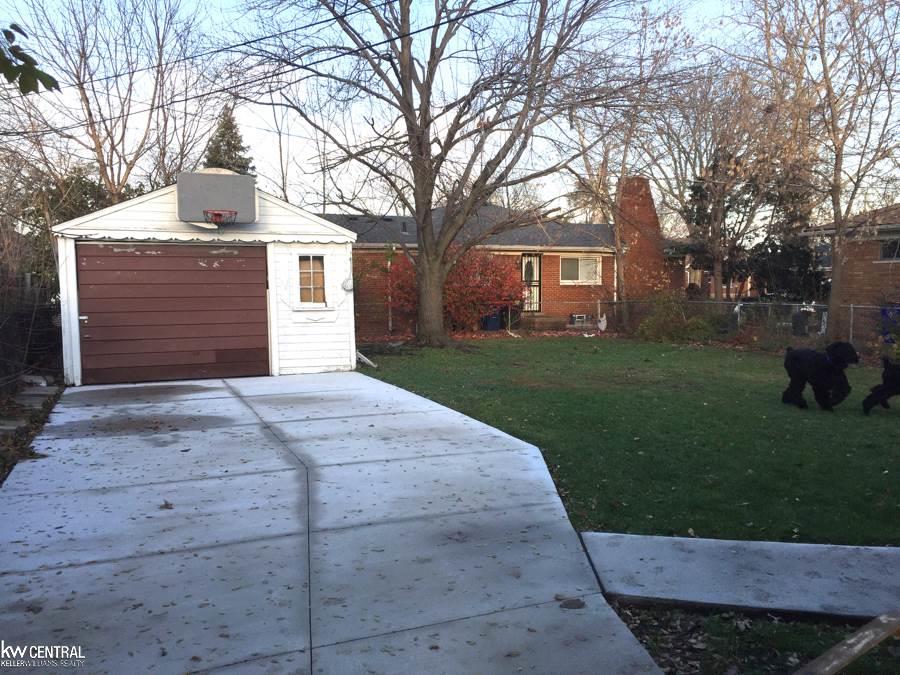 21131 Moross Road Grosse Pointe, MI 48236 - Photo 20 of 25 LARGE FENCED YARD