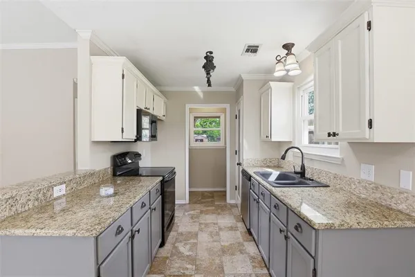 $1,695 | 108 George Street, Cleburne, TX 76031