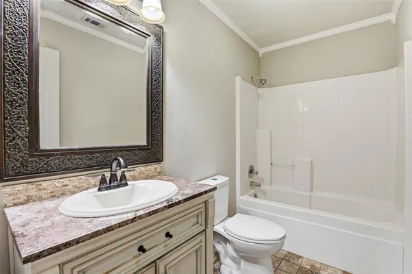 $1,695 | 108 George Street, Cleburne, TX 76031