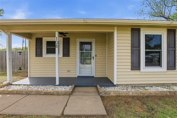 $1,695 | 108 George Street, Cleburne, TX 76031