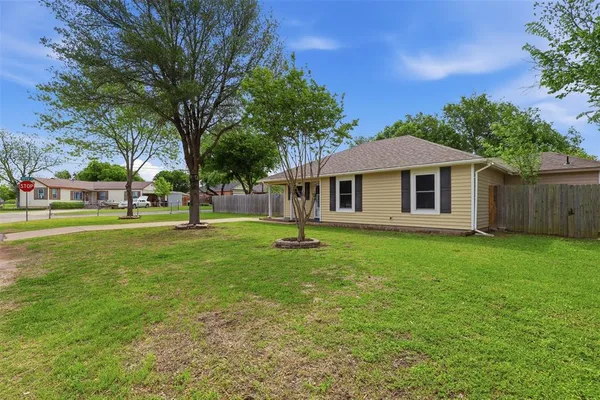 $1,695 | 108 George Street, Cleburne, TX 76031