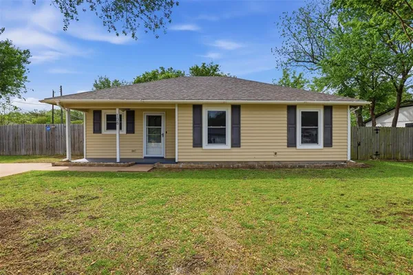 $1,695 | 108 George Street, Cleburne, TX 76031