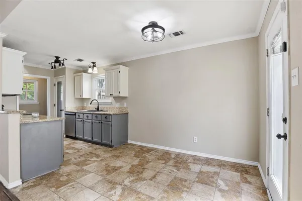 $1,695 | 108 George Street, Cleburne, TX 76031