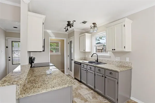 $1,695 | 108 George Street, Cleburne, TX 76031