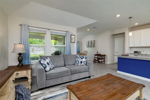 $325,000 | 4910 Bottlebrush Drive, Pearland, TX 77584