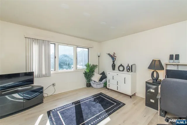 $439,999 | 5 Domessina Lane, Unit E1, Caldwell, NJ 07006