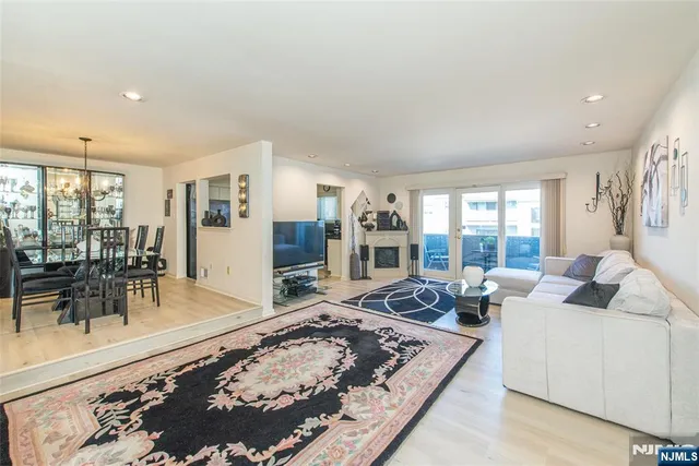 $439,999 | 5 Domessina Lane, Unit E1, Caldwell, NJ 07006