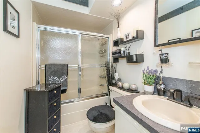 $439,999 | 5 Domessina Lane, Unit E1, Caldwell, NJ 07006