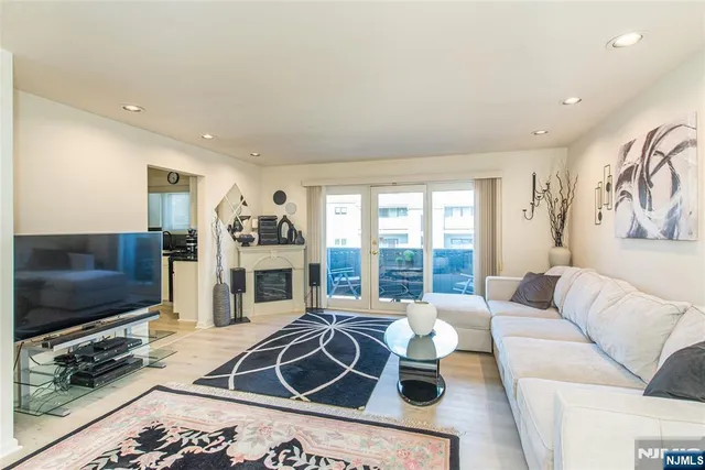 $439,999 | 5 Domessina Lane, Unit E1, Caldwell, NJ 07006